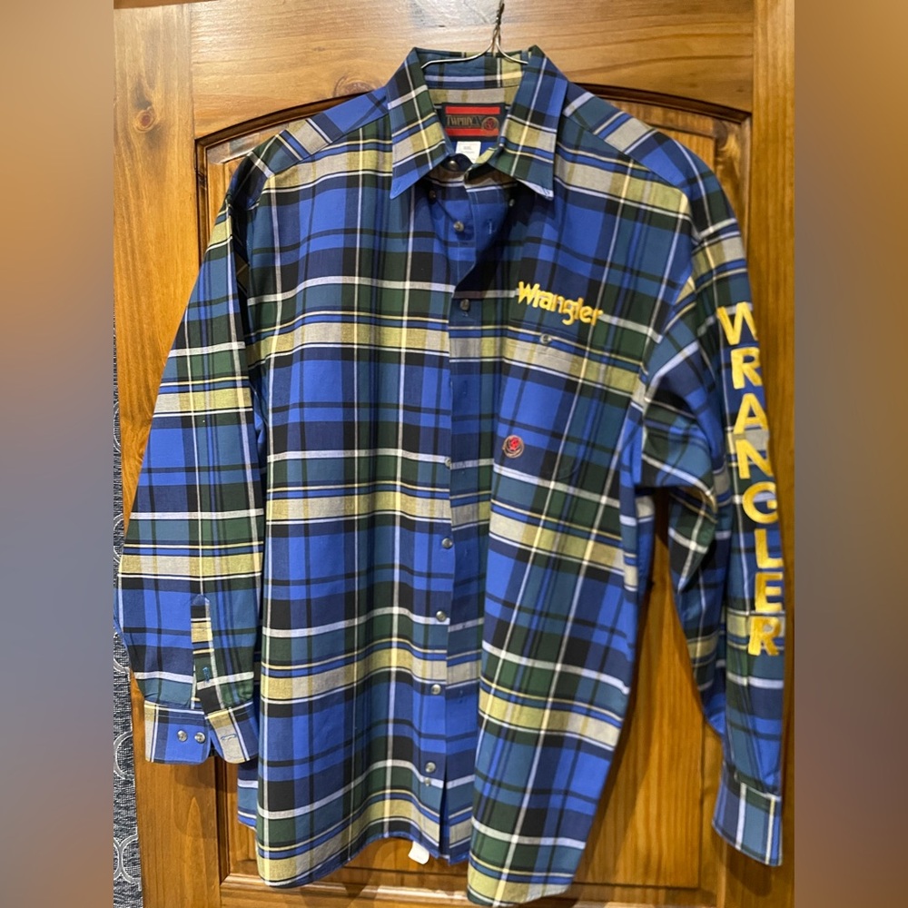 Wrangler 20x Long Sleeve Button down shirt. Rodeo style Wrangler embroidered